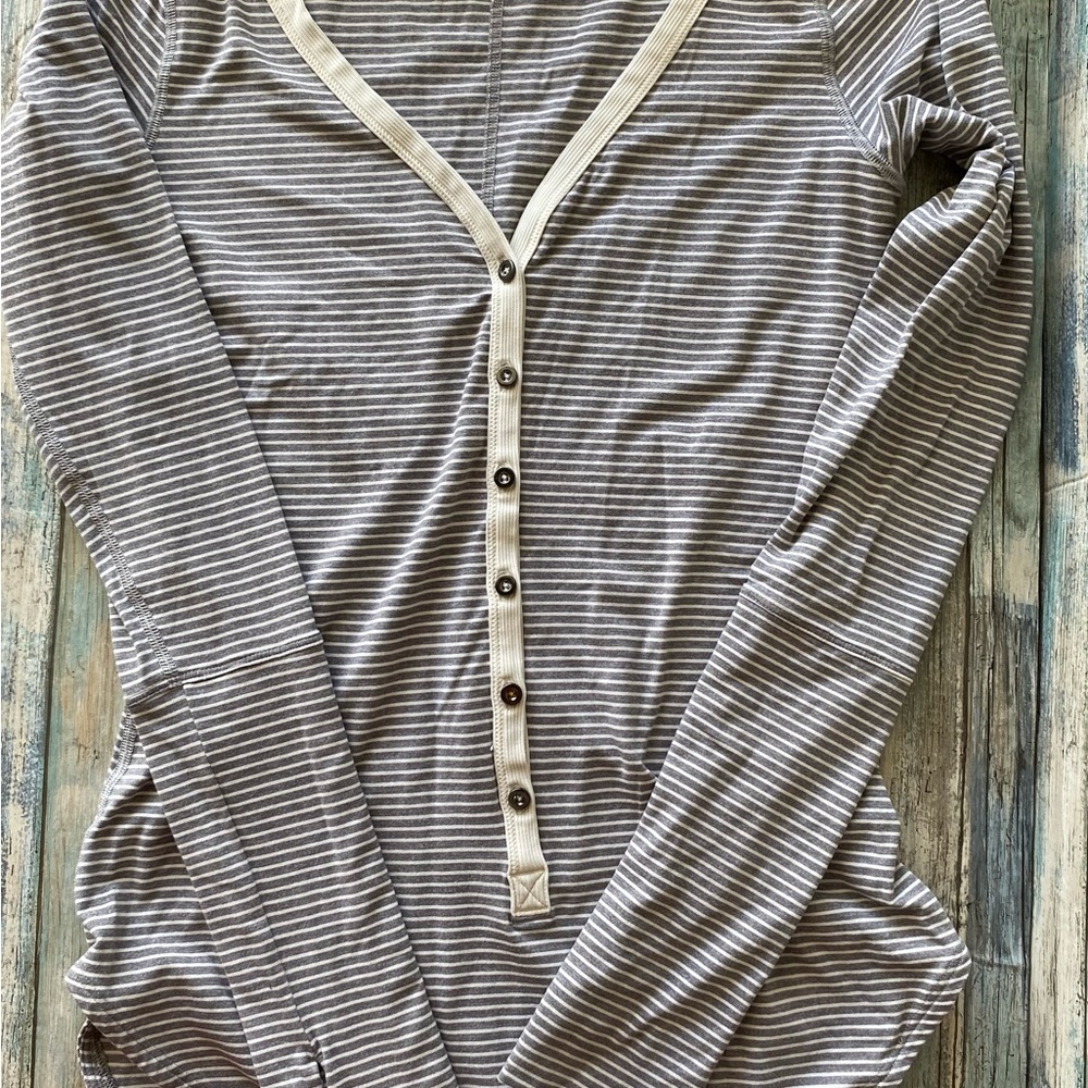 Lululemon Athletica Gray and White Long Sleeve Fitted Button Down